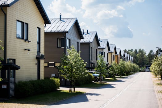 Scenic view of modern row houses in Lahti, Finland, with clear skies and lush greenery.